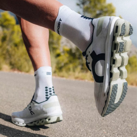 COMPRESSPORT tekaške nogavice XU00046B 001 PRO RACING SOCKS V4.0 white
