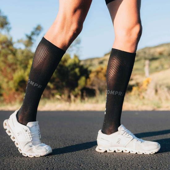 COMPRESSPORT tekaške nogavice SU00050B 990 OXYGEN black