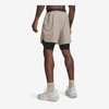 UNDER ARMOUR m hlače 6013950-203 VANISH WOVEN 2.0 2in1 SHORTS timberwolf taupe black
